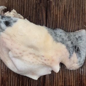 Носы говяжьи. Обратите внимание что данный продукт содержит остатки  шерсти.Весовой товар.